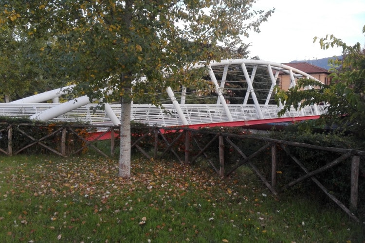 ponte pedonale nera terni